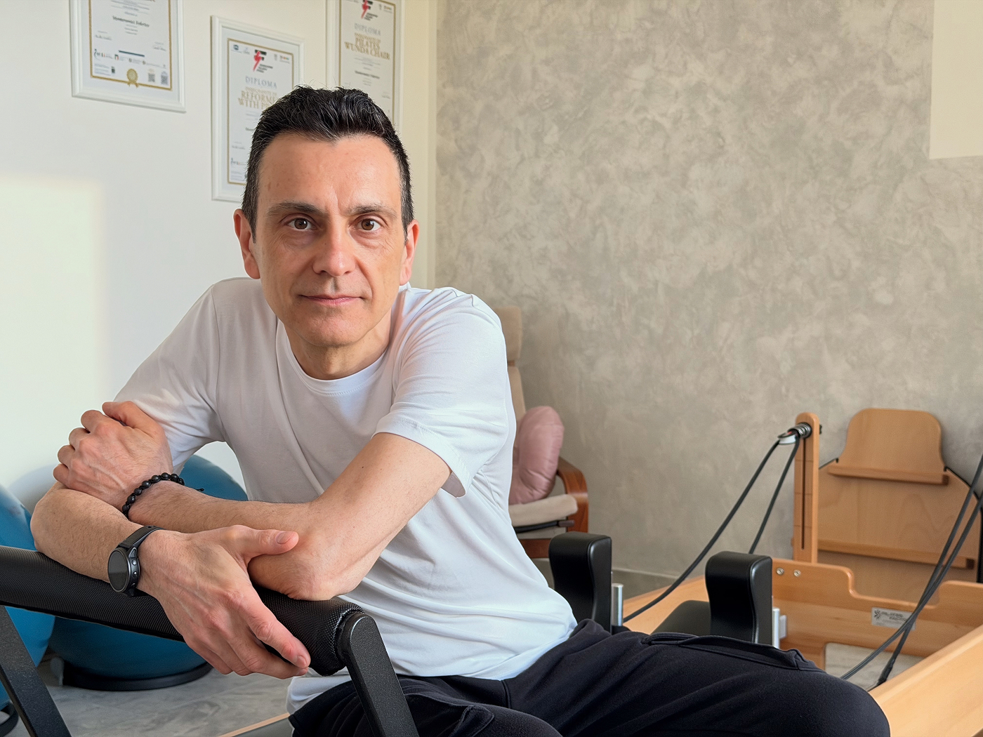 Federico Monterumici nel suo studio