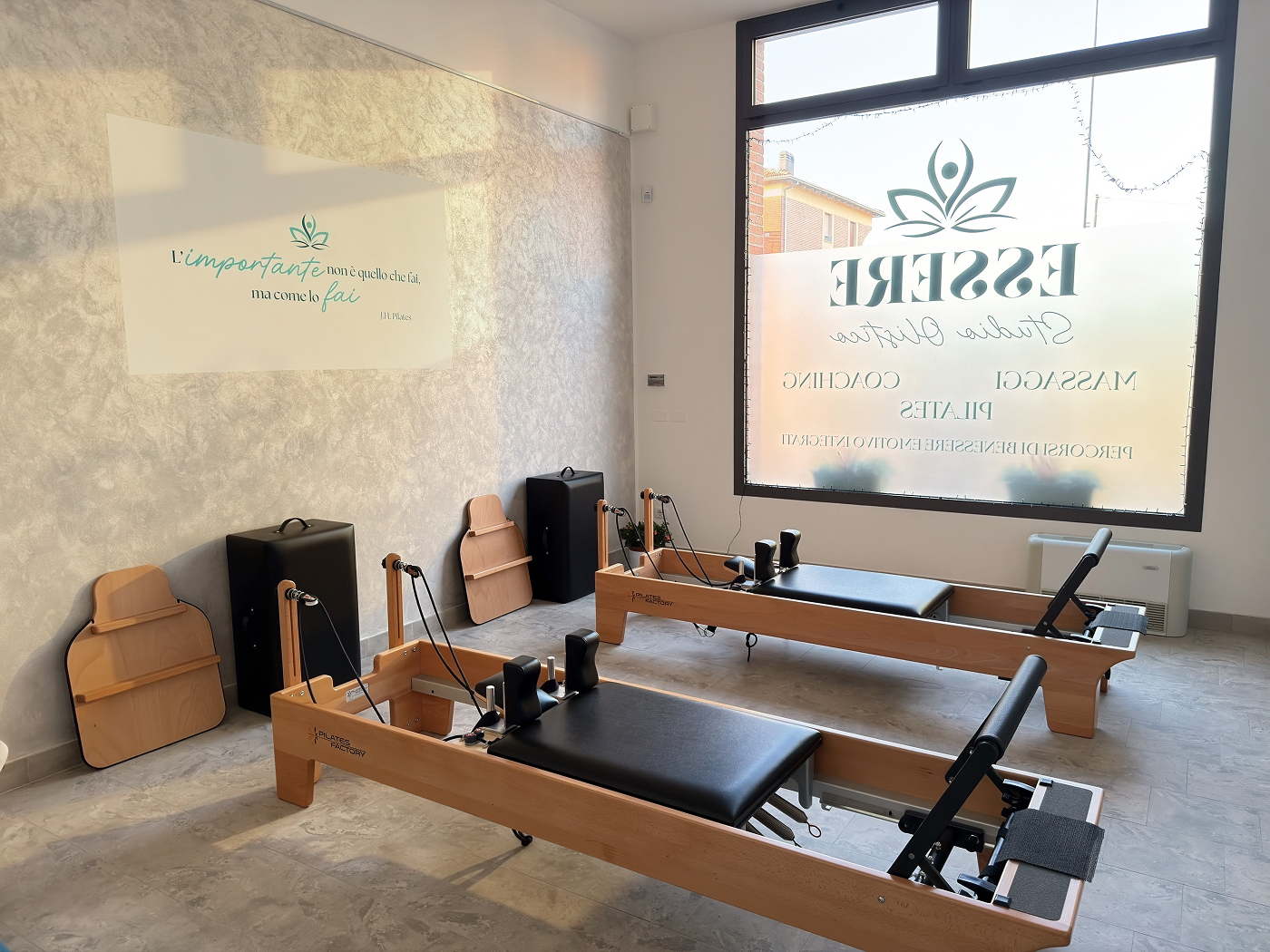 Reformer Pilates affiancati con vetrata Essere